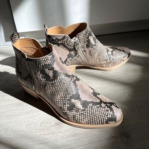 Dolce Vida Snake Skin Print Flat